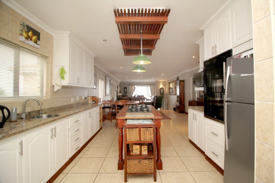 5 Bedroom Property for Sale in Village On Sea Western Cape